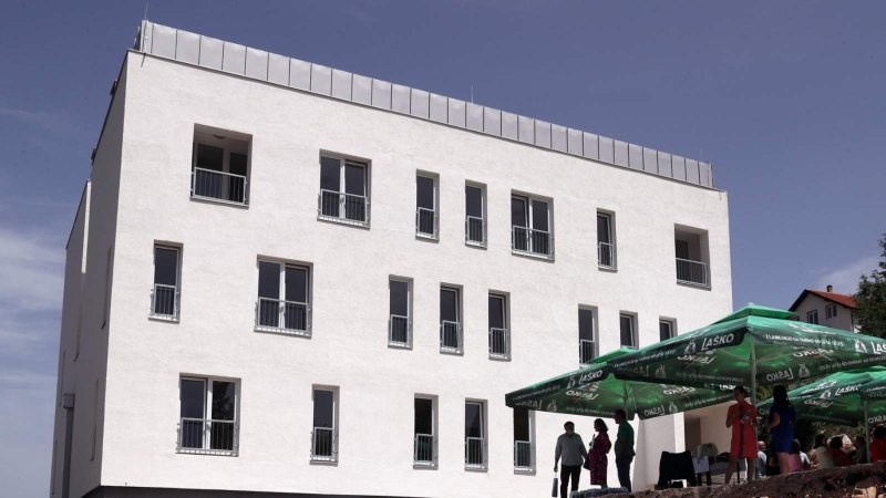 Uručeni ključevi stanova za izbeglice iz BiH i Hrvatske u Čajetini
